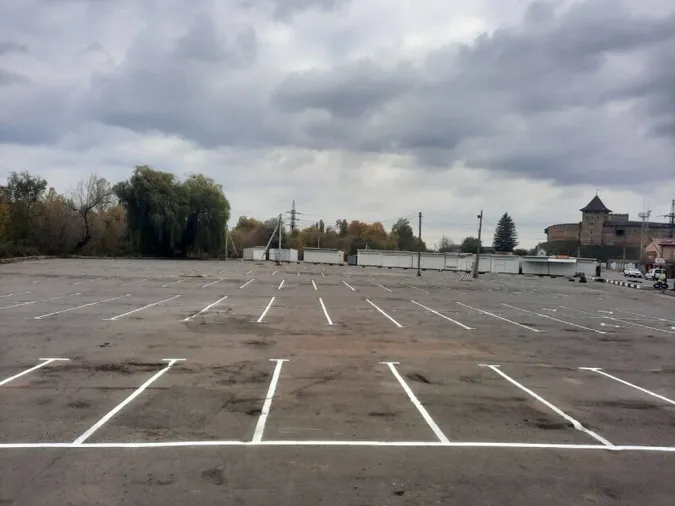 У Луцьку біля Центрального ринку від завтра запрацює платна парковка (фото, відео)