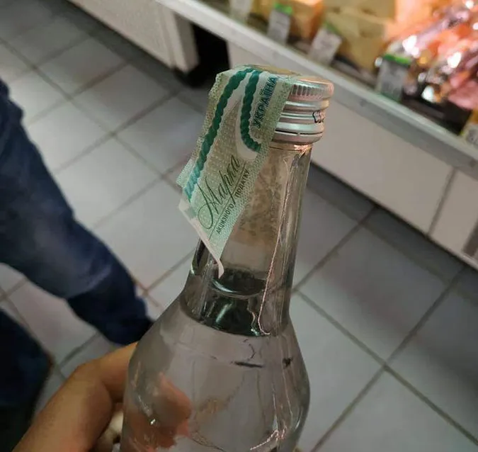 У луцькому магазині продавали алкоголь з фальшивими акцизними марками