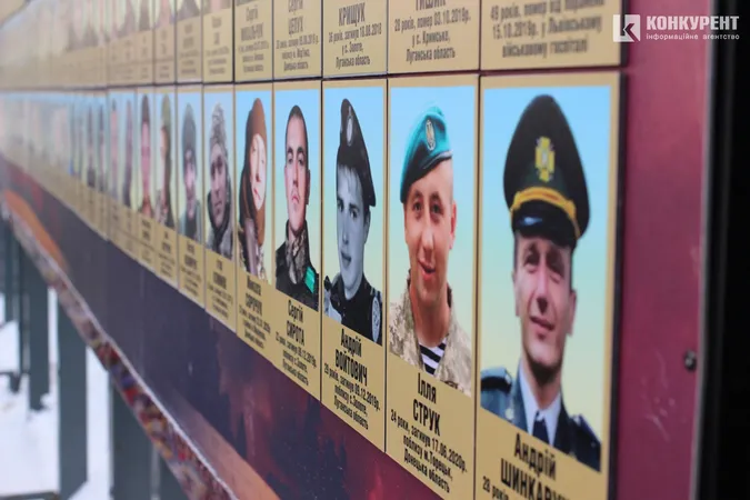 Лучани вшанували загиблих у боях під Дебальцево (фото)