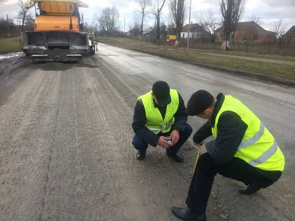 На Волині почали класти асфальт на автодорозі в напрямку Ковеля (фото)