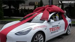 У центрі Луцька – Tesla, яку може забрати будь-хто за 500 грн (відео)
