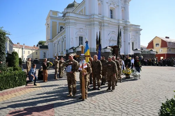 У Луцьку попрощалися із 34-річним воїном Станіславом Ходаковським (фото)