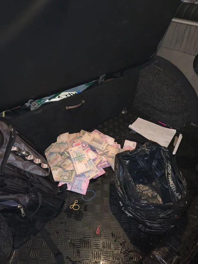 Посадовця секретаріату Кабміну затримали на хабарі у 2,5 мільйони гривень