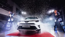 Луцький автосалон провів помпезну презентацію кросовера Toyota RAV4