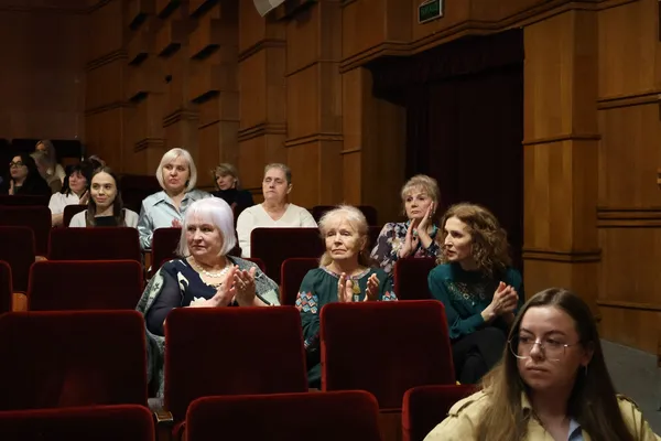 Тарас Шкітер привітав працівників Волинського драмтеатру з професійним святом (фото)