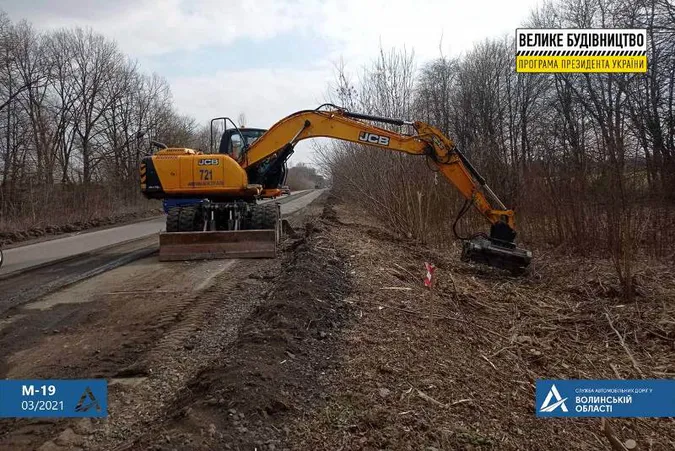 Рух обмежений: на Волині розпочали ремонт ще однієї ділянки міжнародного автошляху (фото)