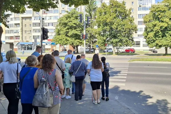 Дискримінація незрячих? – у Луцьку пройшла нова хода безбар’єрності (фото)