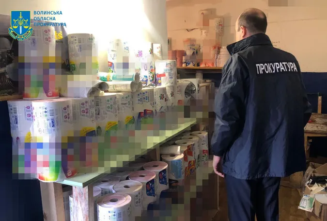 У Луцькому районі організували підпільне виробництво побутової хімії відомих брендів (фото)