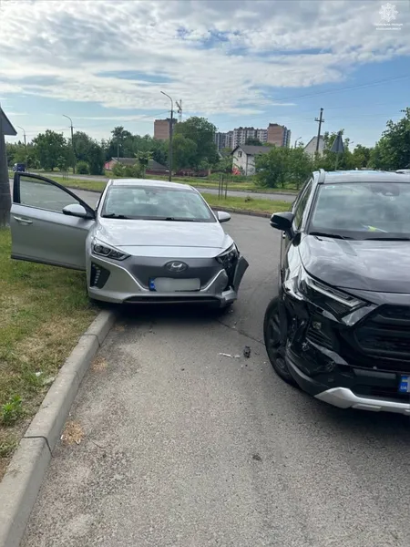 У Луцьку на Карпенка-Карого Toyota протаранив Hyundai (фото)