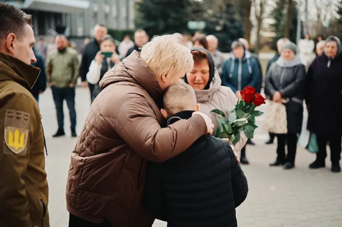 Родині загиблого воїна з Волині Віктора Карпука передали державну нагороду