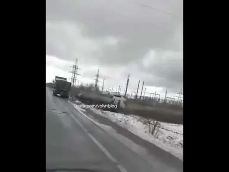 На Волині фура злетіла з дороги (відео)