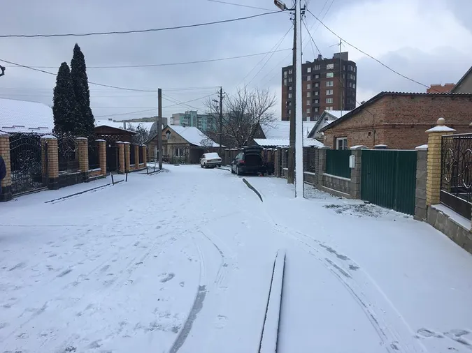Луцьк накрило снігом (фоторепортаж)