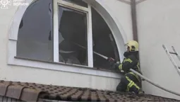 У Луцьку через залишену без нагляду праску спалахнув приватний будинок (фото)