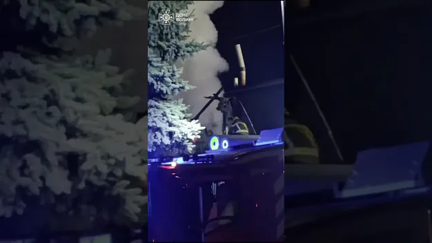 У Луцьку вночі сталася масштабна пожежа: що відомо (фото, відео)