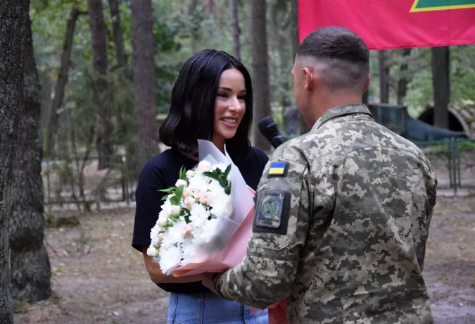 Відомі співачки «перезавантажили» волинських прикордонників (фото)