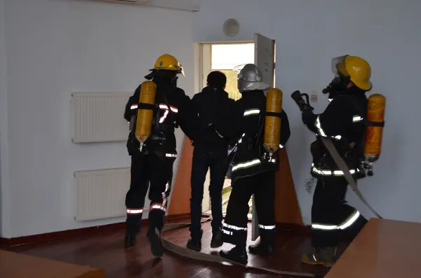 Пожежники евакуювали студентів луцького «політеху» (фото)