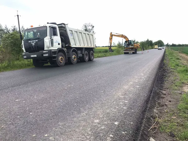 В Іваничівському районі завершується ремонт автошляху (фото)