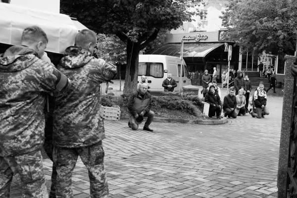 У Луцьку провели в останню дорогу загиблого Героя Юрія Сапожника (фото)