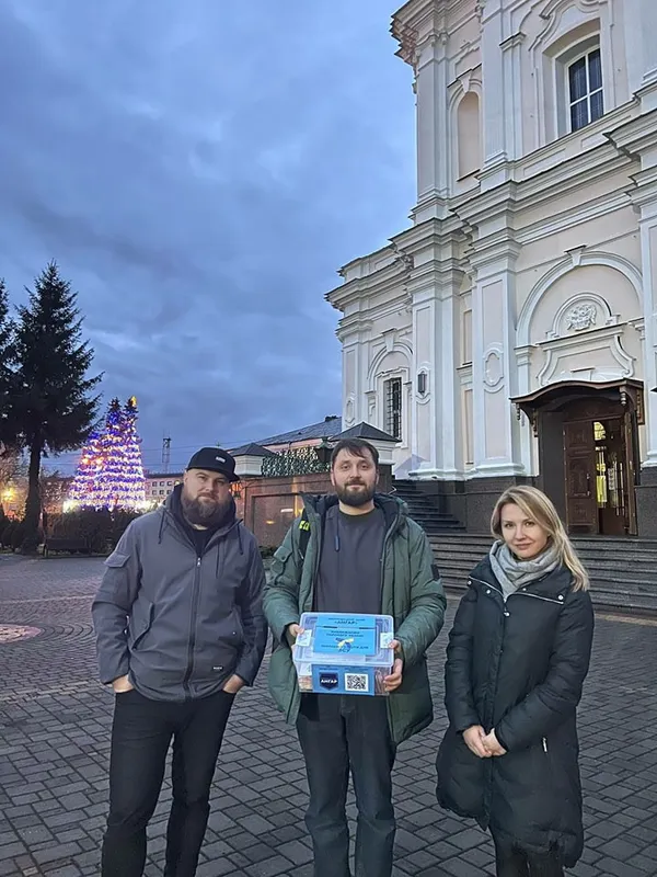 У Луцьку архієрейський хор «Оранта» «наколядував» на дрони для військових (фото)