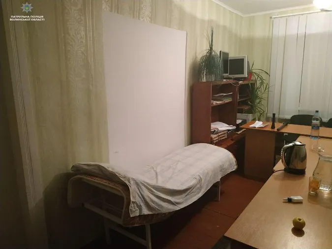 Спальні мішки і обігрівачі: як волинські патрульні чергували на виборах (фото)