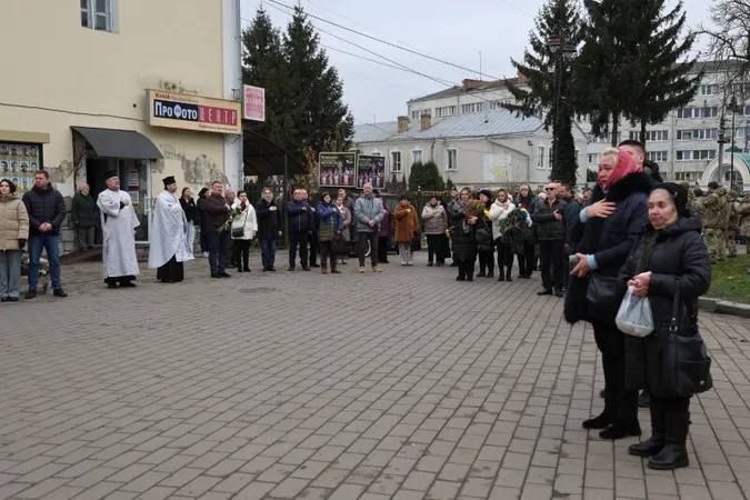 У Луцьку в останню дорогу провели захисника Сергія Ткача