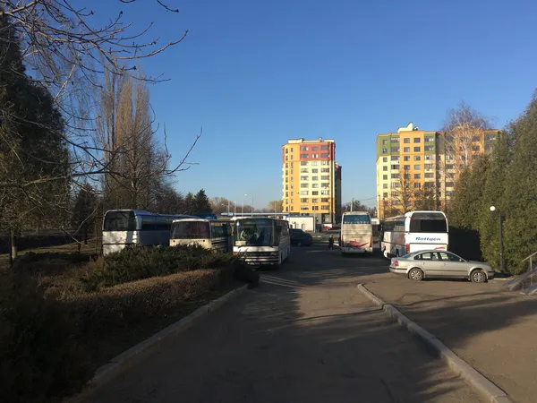 30 автобусів і Пономарьов: Тимошенко привезла до Луцька своїх людей (фото)