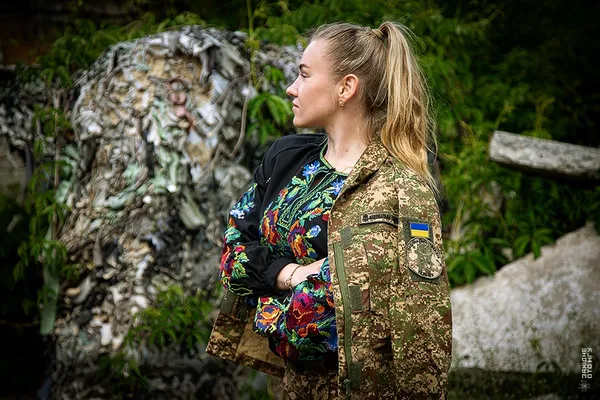 «Вишиванка, як частина нашої броні»: нацгвардійці Волині провели фотоперформанс (фото)