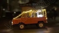 У Луцьку помітили Санта Клауса на новорічній «Волинянці» (відео)