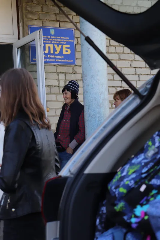 На Волині потребуючим діткам подарували шкільні набори (фото)