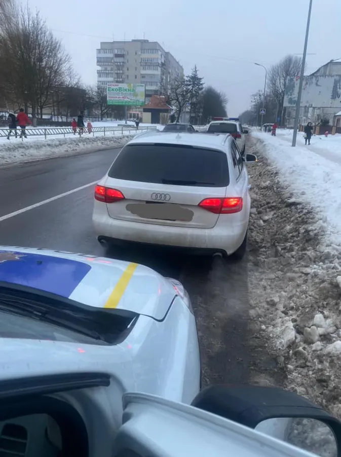 На центральній площі Володимира дрифтувала «ауді» (відео)