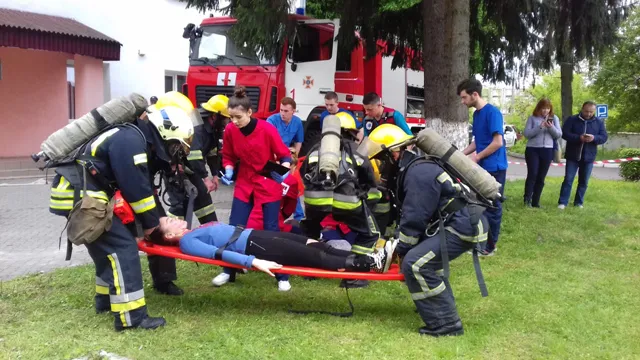 «Теракт» у луцькому медколеджі: працівників і студентів евакуювали (фото)