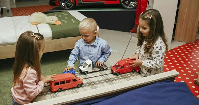 РЦ «Промінь» розповів, у які розвиваючі ігри корисно грати дітям в різному віці*