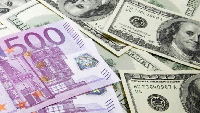 Уперше за три роки українці купили більше валюти, ніж продали
