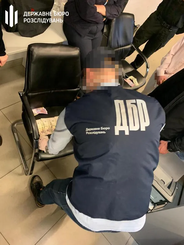 В «Ягодині» митники вимагали 400 доларів за оформлення транспортних засобів (фото)