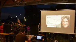 Дощ не завада: лучани зібралися, аби заспівати пісень Кузьми у день його народження (фото)