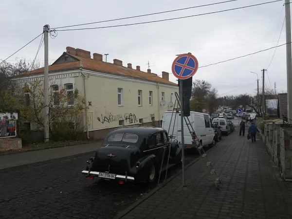Біля Старого ринку навели лад: де заборонили паркуватися