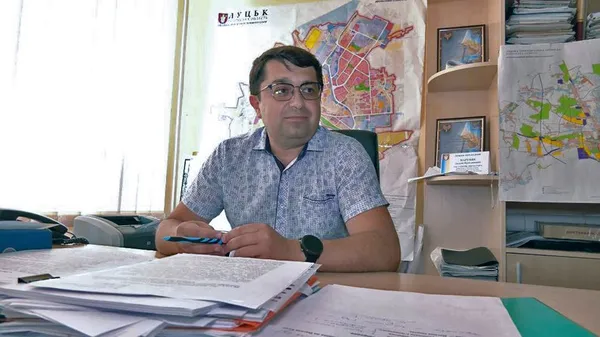 В домівки лучан, яких хочуть виселити з будинку на Агрономічній, повернули світло (фото, відео)