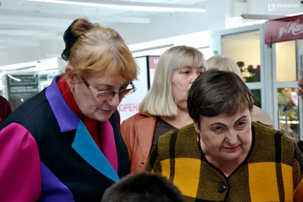 Велика зала й ексклюзивне кіно: луцькі пенсіонери переглянули українську документалку (фото)