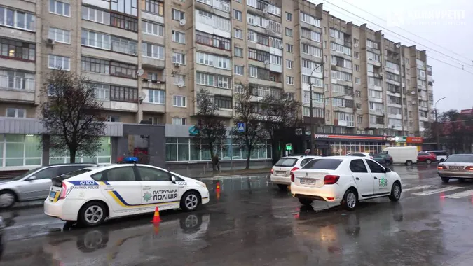 У Луцьку біля «Променя» легковик збив пенсіонерку на пішохідному переході (фото, відео)