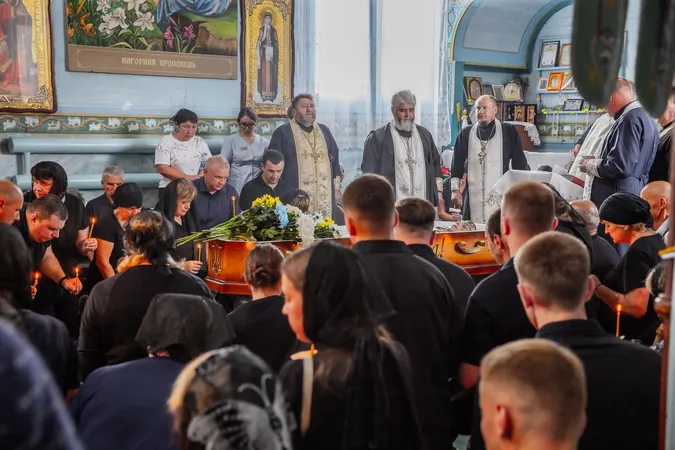 💔На Хмельниччині в останню дорогу провели молодого офіцера Волинського прикордонного загону Артема Кедруна