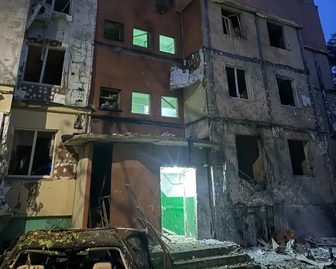 У Рівному та області ліквідовують наслідки ворожого обстрілу