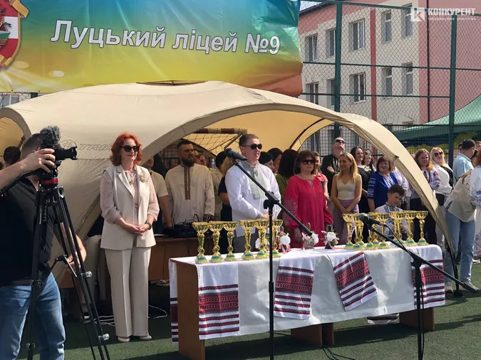 У луцькому ліцеї №9 відгуляли свято початкової школи (фото)