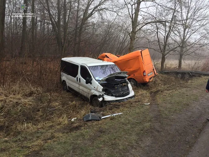 Ожеледиця і туман на Волині: три автівки злетіли в кювет