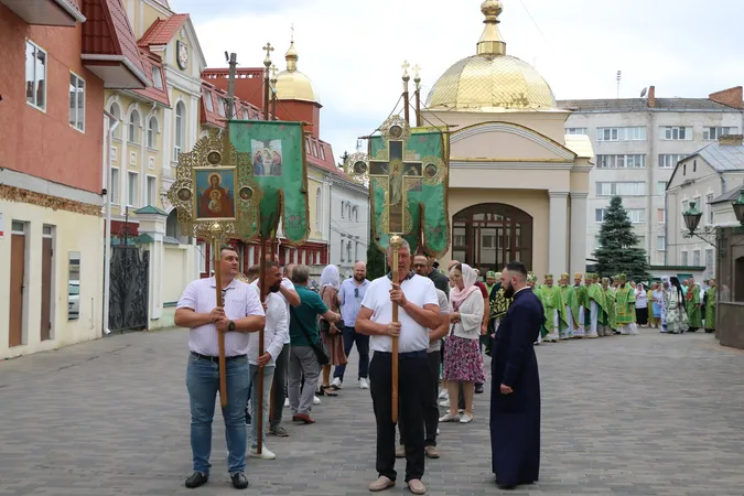 Яким було престольне свято у луцькому соборі Святої Трійці (фото)
