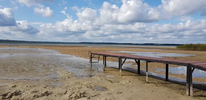 Літо закінчилося, а Світязь досі міліє (фото)