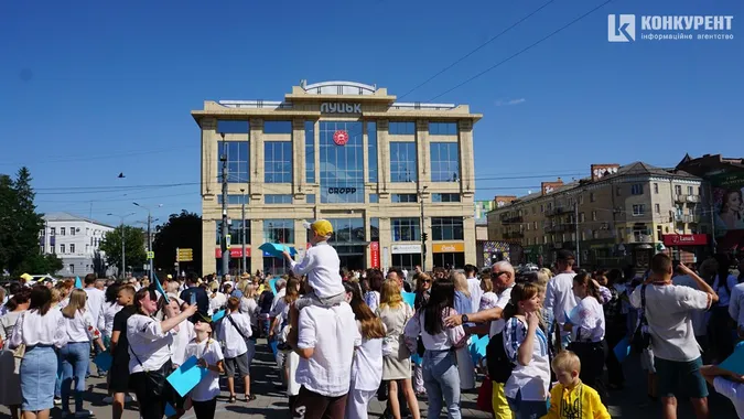 Лучани у День міста тілами склали карту України (фото)
