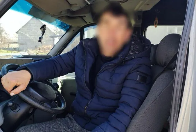 Поліцейські в Устилузі зловили п'яного, як чіп, водія: авто арештували (фото,відео)