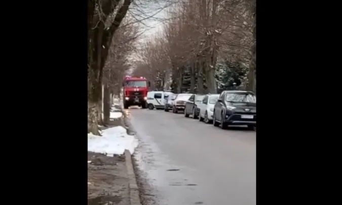 У Луцьку поліцейське авто загородило проїзд пожежникам (відео)