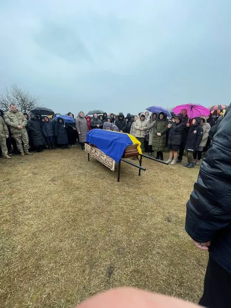 На Волині попрощалися із молодим воїном Валентином Карпіком (фото)