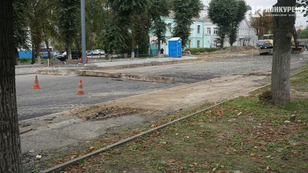 Їздять, ходять, ремонтують: що відбувається на проспекті Волі у Луцьку (фото)